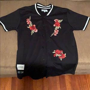 Shirt that can be used over another shirt style